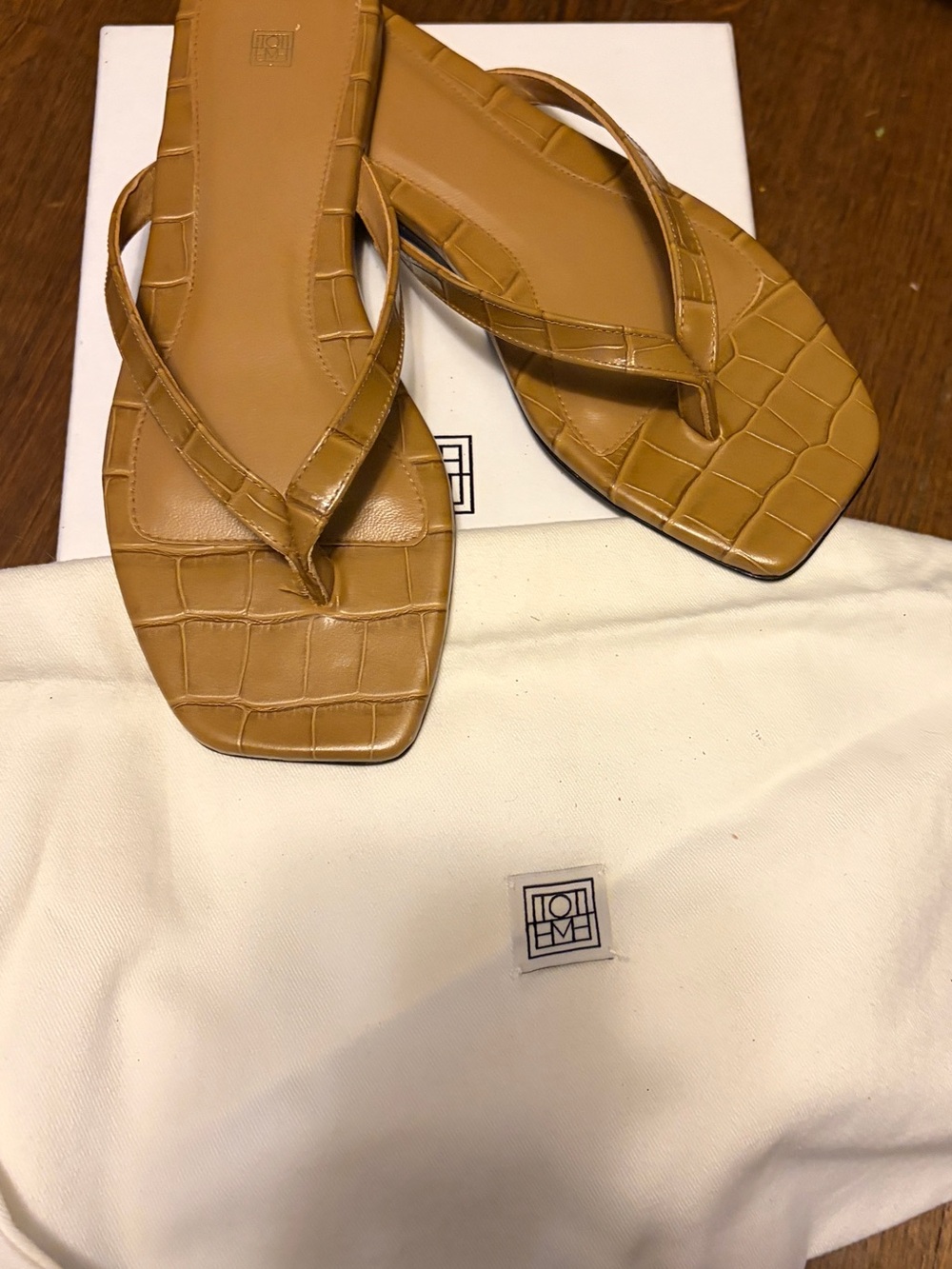 Brown Croc-Embossed Leather Flip Flops TOTEME US 7, EU 38